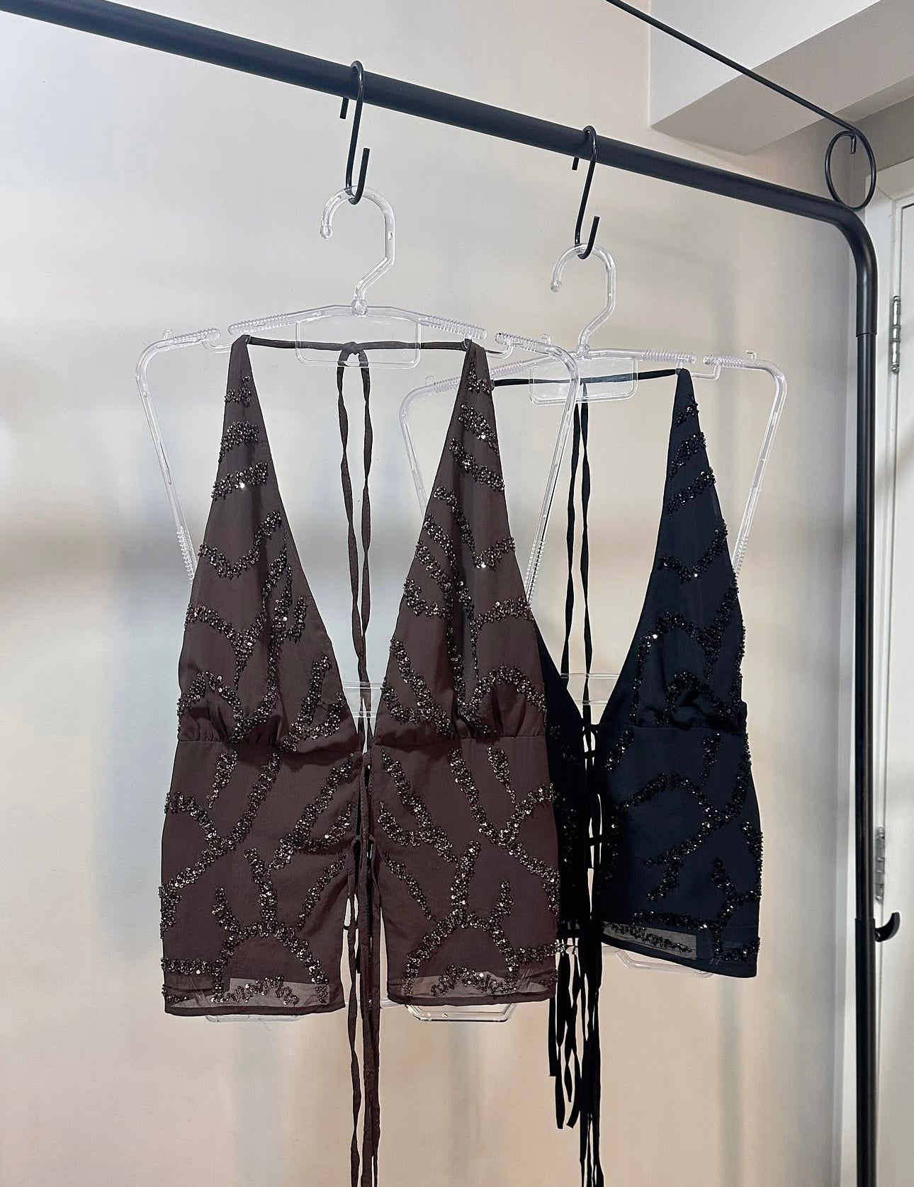 Top Solaris – Frente Única com Bordado de Pedraria e Amarração - Cropped Decote V de Festa