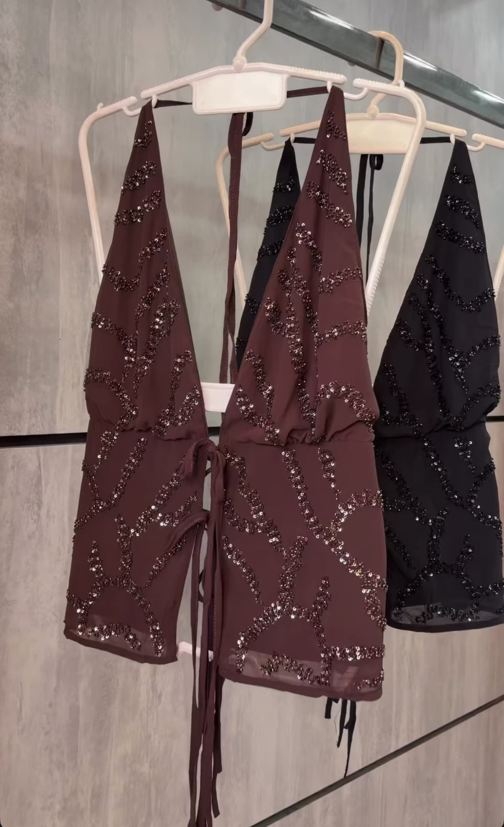 Top Solaris – Frente Única com Bordado de Pedraria e Amarração - Cropped Decote V de Festa