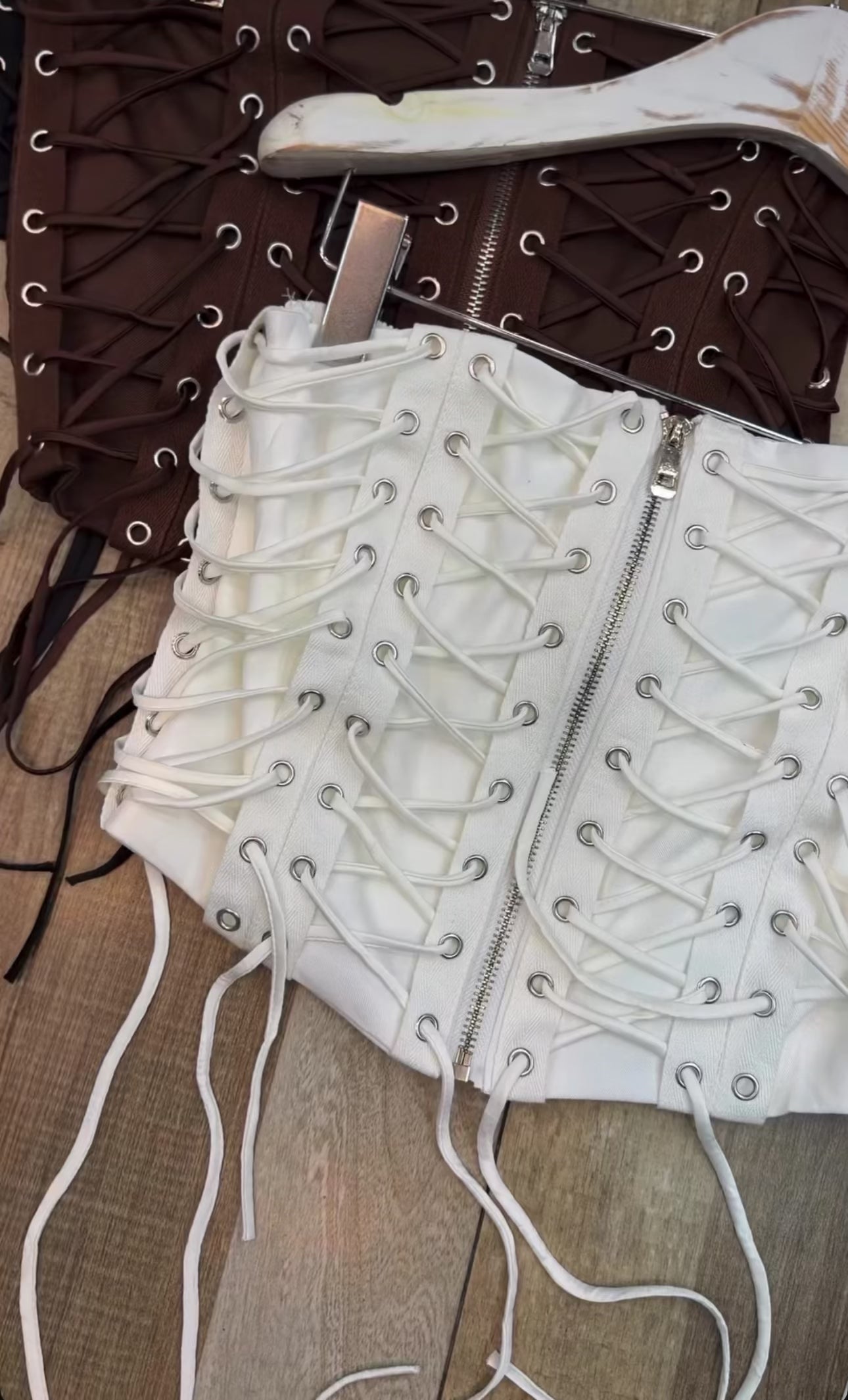 Corset Sahara – Zíper Frontal e Amarração Lateral em Ilhós - Top Alça Fina de Festa